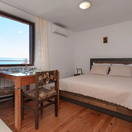 게스트하우스 Royal Blue With Sea View In Old 3*