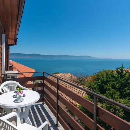 Royal Blue With Sea View In Old 게스트하우스 네세부르