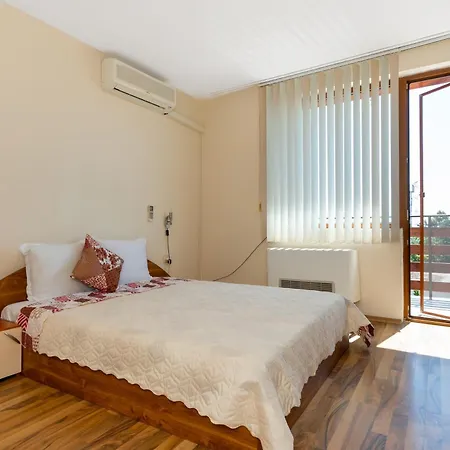 Royal Blue With Sea View In Old 3* 네세부르