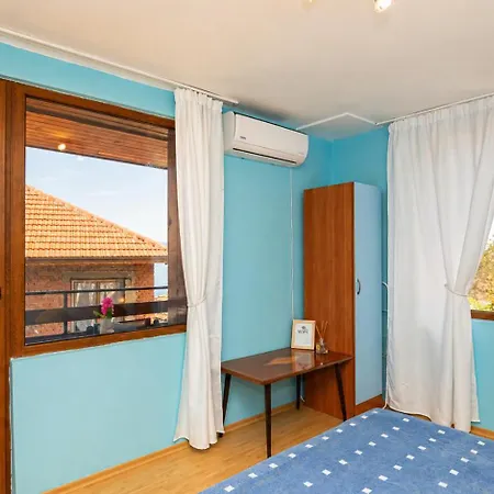 게스트하우스 Royal Blue With Sea View In Old 3*