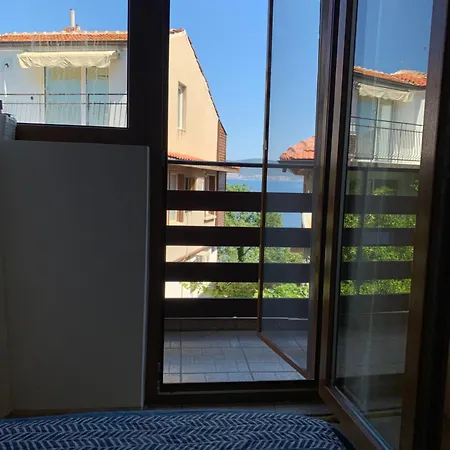 Royal Blue With Sea View In Old 3* 内塞伯尔