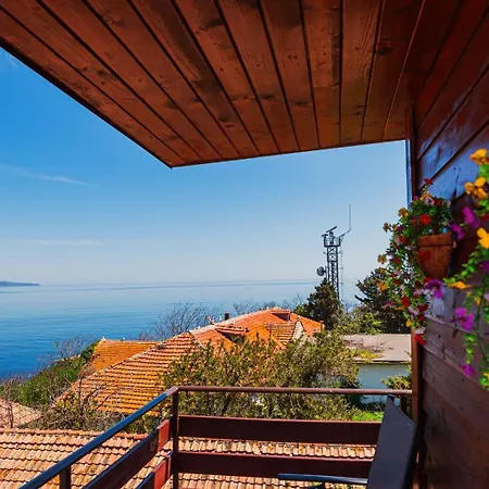 Πανσιόν Royal Blue With Sea View In Old 3*