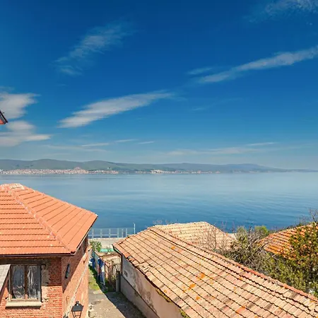 Royal Blue With Sea View In Old 3* Nesebyr